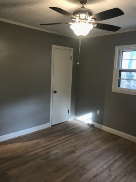 Building Photo - 300 N Hampton Rd