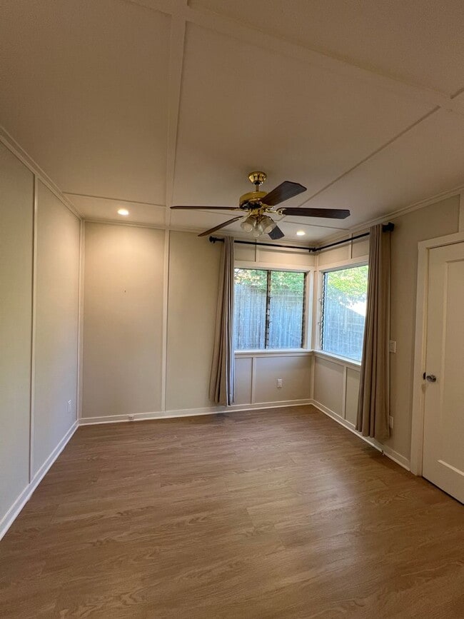 Building Photo - Laguna Beach Cottage Home 2 Bed 1 Bath