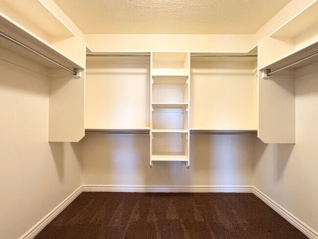 Building Photo - Beauty & Space on Premium Corner Lot!