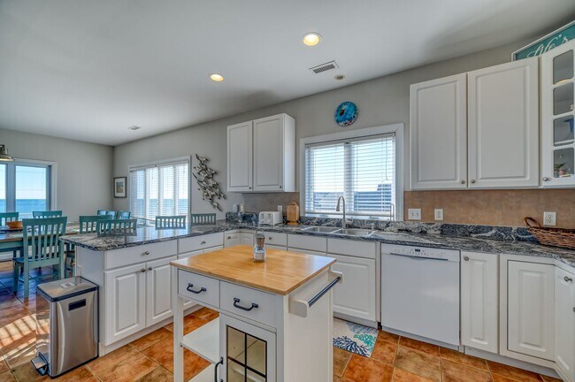 Building Photo - OFF-SEASON FURNISHED MONTHLY RENTAL