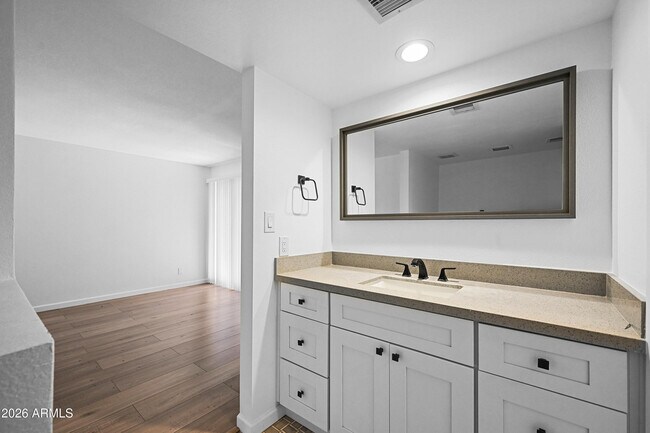 Building Photo - 5998 N 78th St