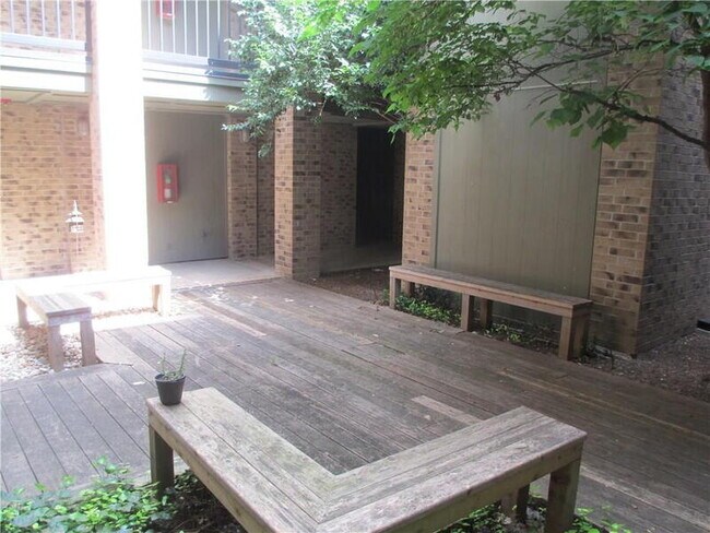 Building Photo - 8888 Tallwood Dr