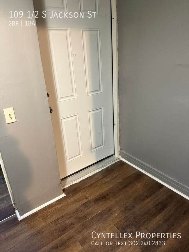 Building Photo - 109 1/2 S Jackson St-