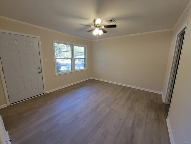 Building Photo - 950 Karen Rd