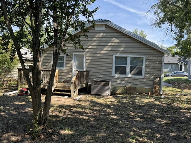 Building Photo - Charming 3 Bed, 1 Bath Home