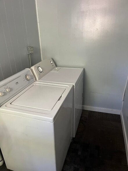 Building Photo - 1102 N Elm St