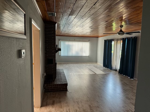 Building Photo - 320 E Oak St