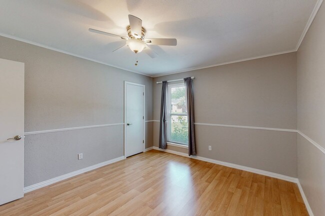 Building Photo - Available Mid-June | 3 Bedroom Arlington H...