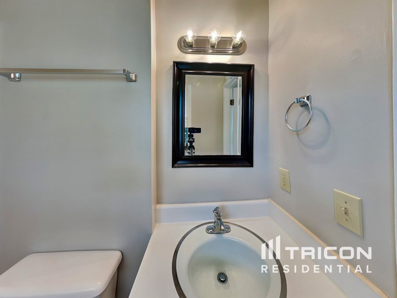 Building Photo - 414 Breezy Dr SW