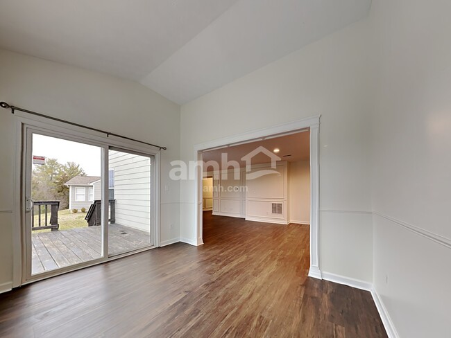 Building Photo - 156 Haverstraw Pl