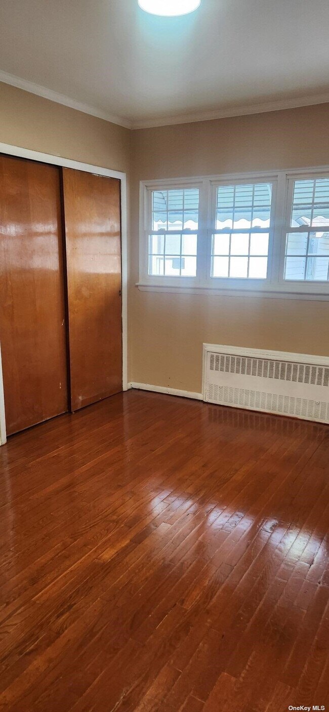 Building Photo - 191-40 116th Ave