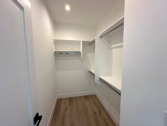 Building Photo - Beautiful Modern Luxury 4 Story Townhome -...