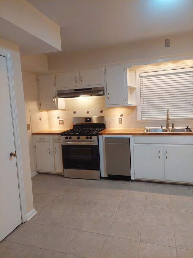 Building Photo - Heart of Midtown