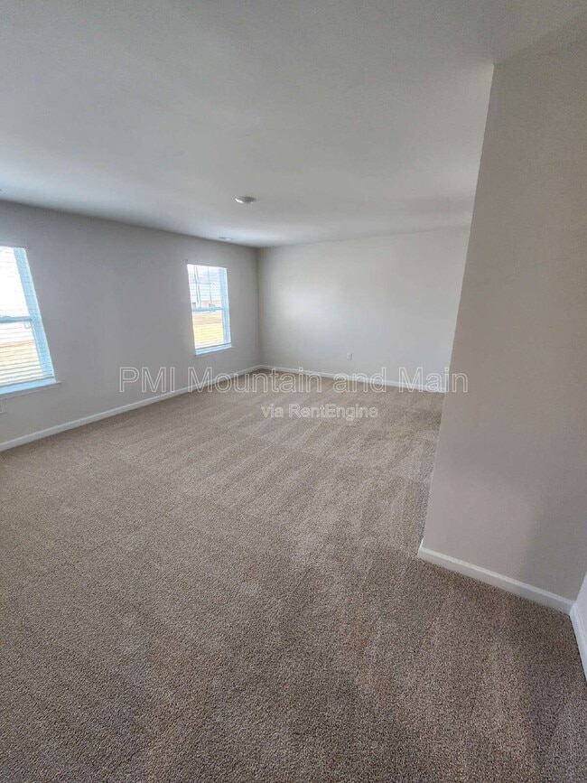 Building Photo - 92 Queen Vly Wy