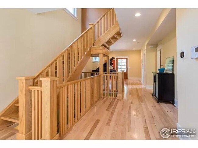 Building Photo - Charming Craftsman Gem Near McKinley Park
