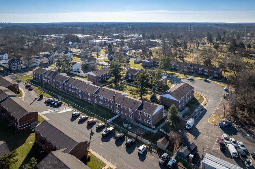 Primary Photo - South Bridge Gardens