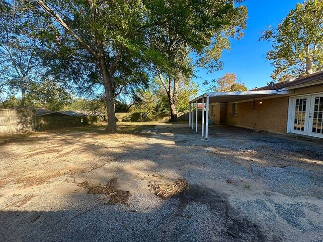 Building Photo - Tour Today! 4 Bedroom 2 Bath Near TJC!