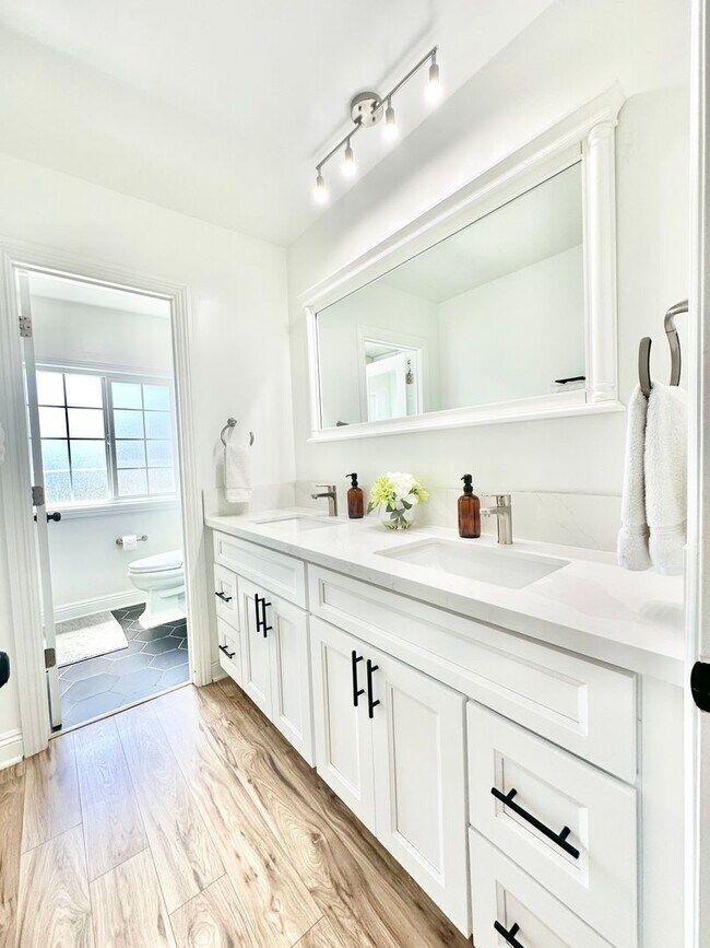 Building Photo - Breathtaking Custom Country Two-Story Home, Fully Remodeled & Beautifully Appointed on Private 20...