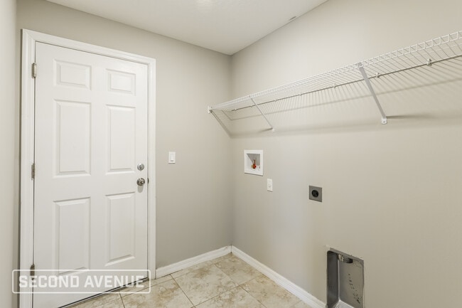 Building Photo - 1426 Paramount Ave SE