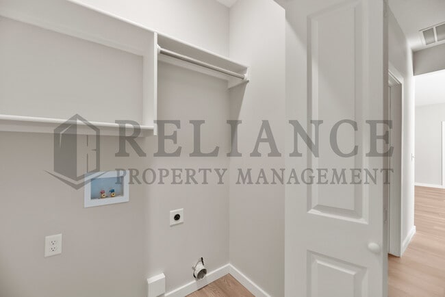 Building Photo - 5123 N Cypress St