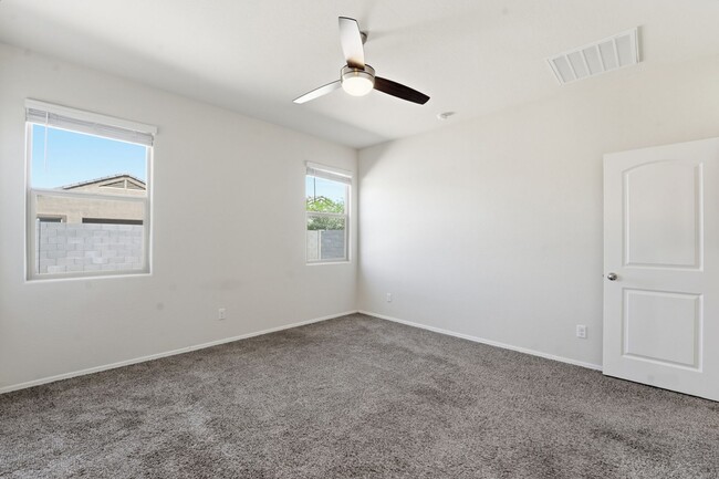 Building Photo - Stylish 3BR Home with Granite Counters + Community Parks & Splash Pads