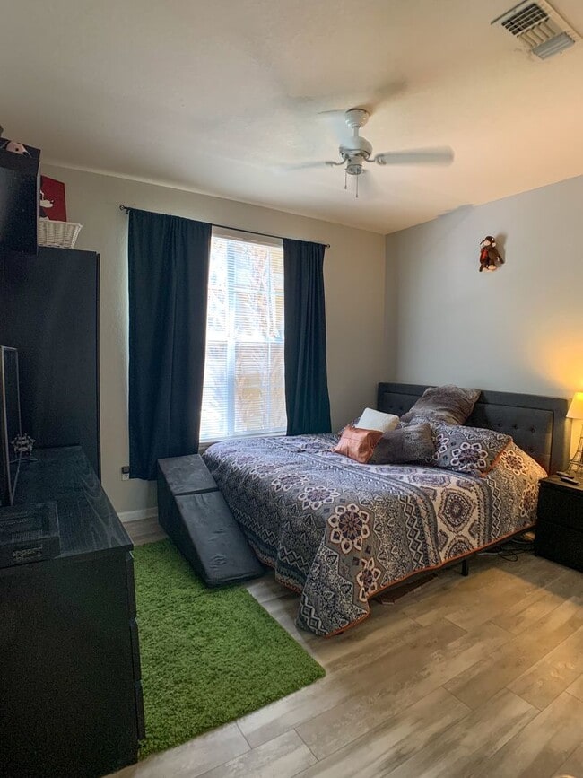 Building Photo - Great 1 Bedroom / 1 Bathroom Condo in Downtown Orlando!