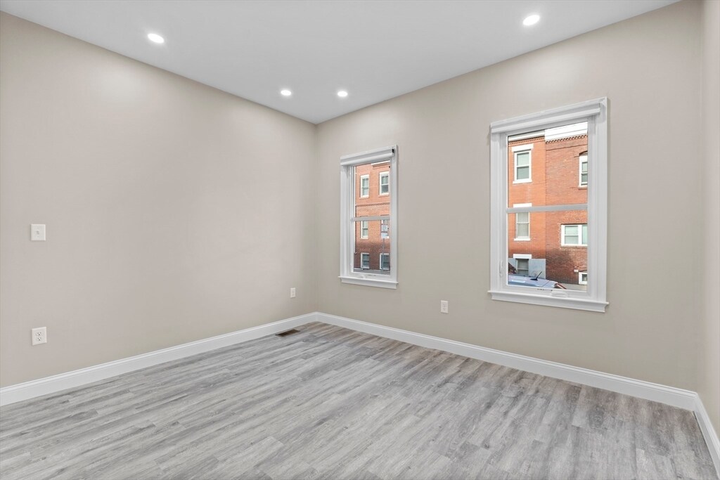 Building Photo - 769 E 6th St