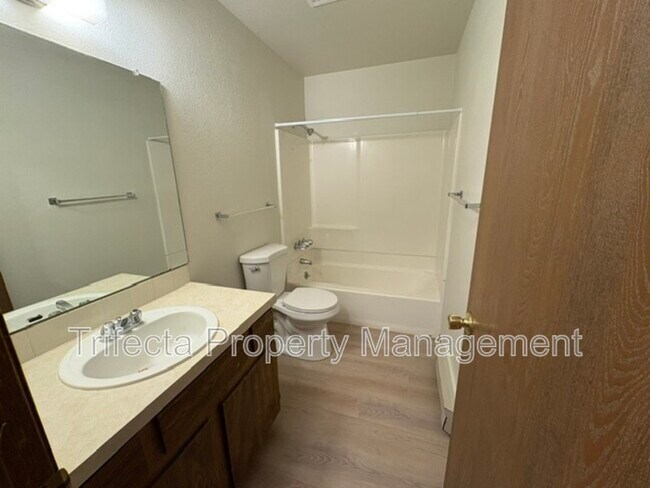Building Photo - 4957 Basswood Dr