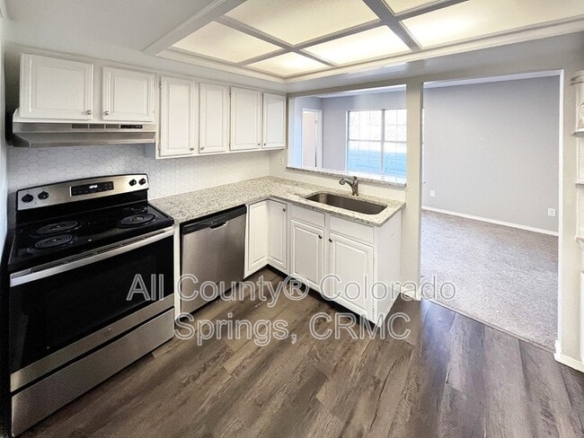 Building Photo - 2058 Palm Dr