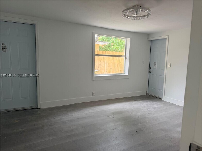 Building Photo - 650 SW 55th Ave