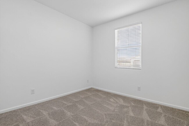 Building Photo - Modern 3BR Living with Resort-Style Amenities in Magma Vista Ranch