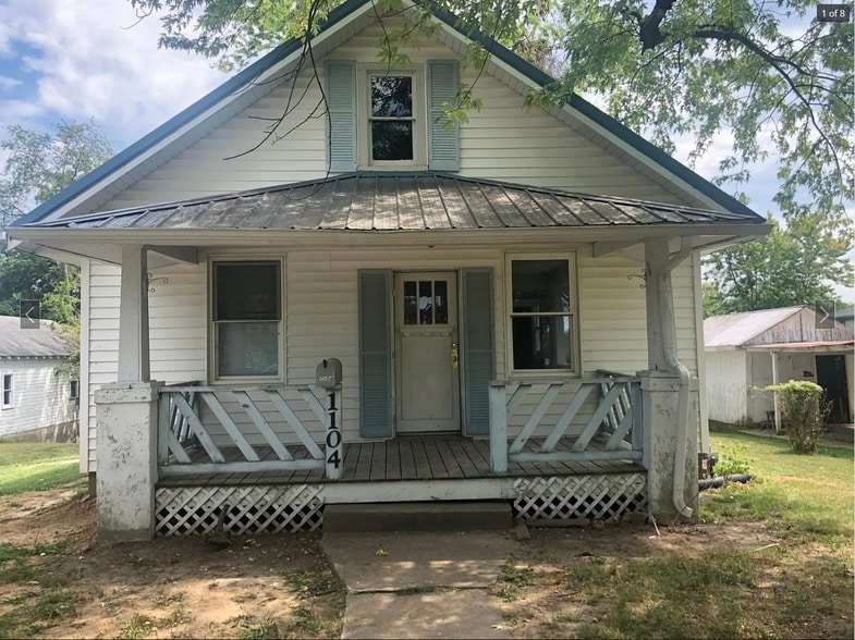 Primary Photo - 1104 Perry Ave