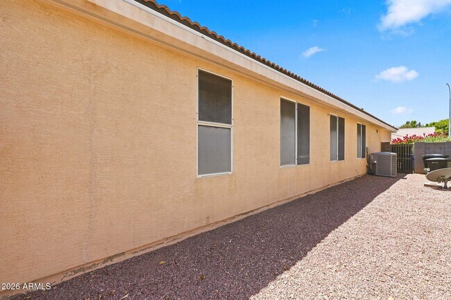 Building Photo - 1402 E Shannon St
