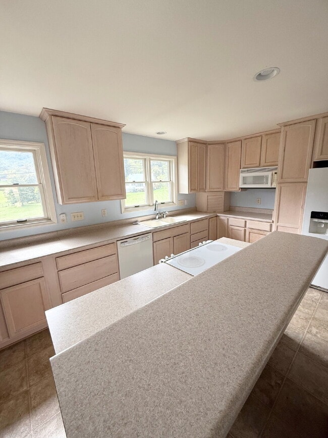 Building Photo - Spacious 3 Bed, 3 Bath Home in Ratcliff Cove Community – Available Soon!