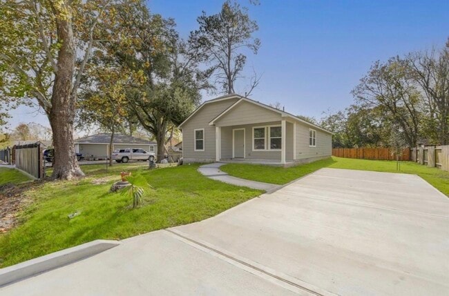 Building Photo - 5824 Glen Lee Dr