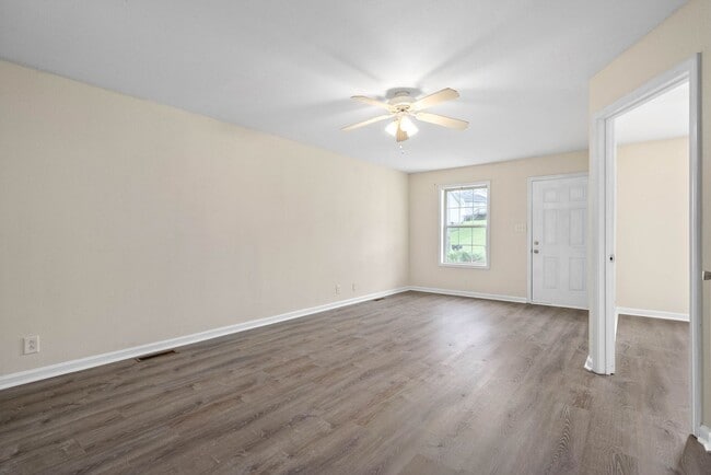 Building Photo - 922 Kingsbury Dr