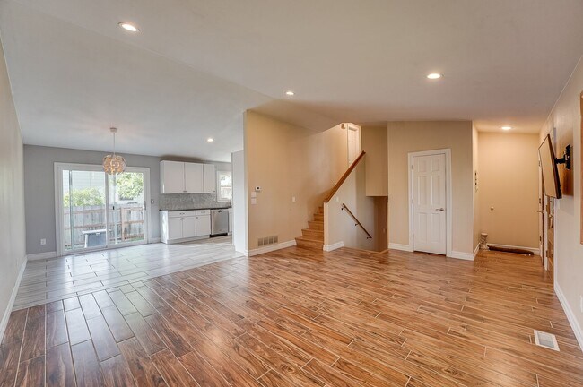 Building Photo - Cute 3 Bedroom 2 Bathroom Home