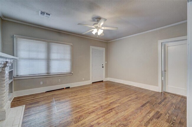 Building Photo - 3711 N Military Ave