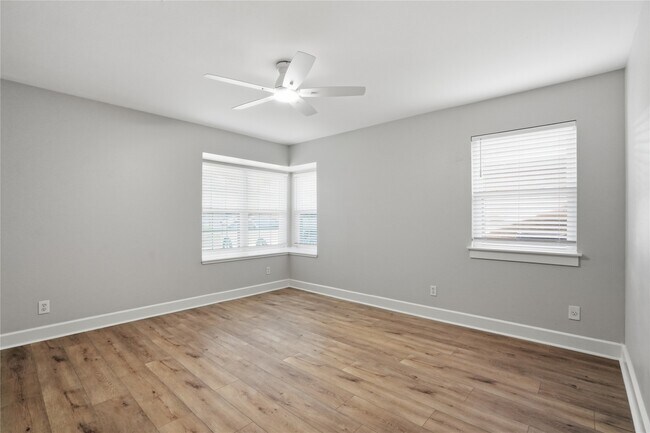 Building Photo - 10411 Londonderry Dr