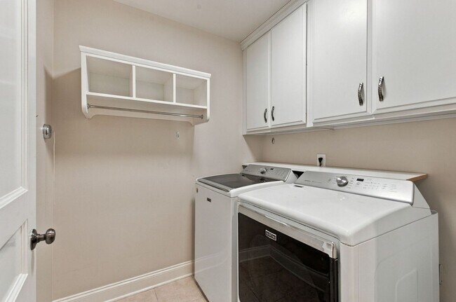 Building Photo - 2023 Galbraith Dr
