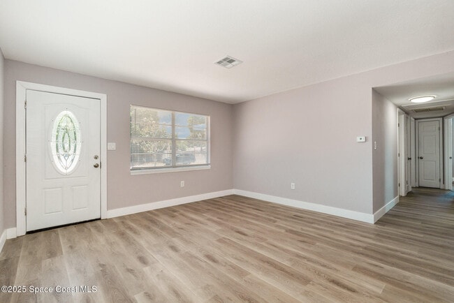 Building Photo - 1497 Breeze Ln