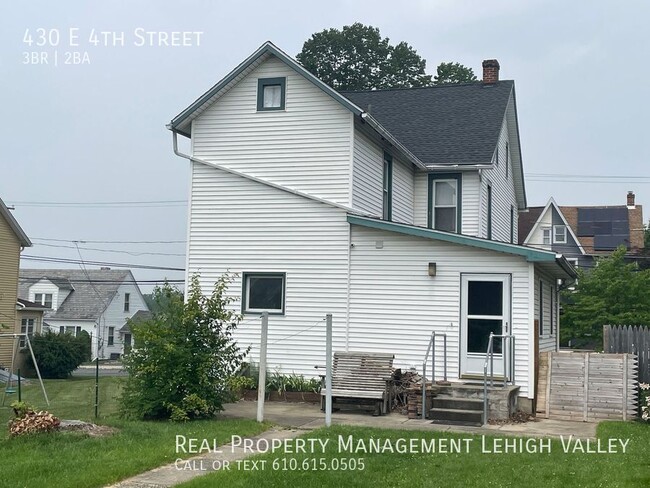 Building Photo - 430 E 4th St