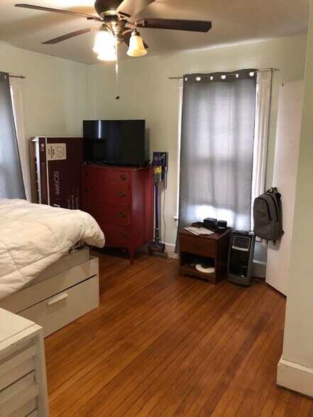 Primary Photo - 43 Nichols Ave