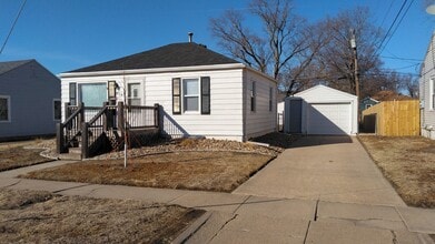 Building Photo - 814 E 14th St