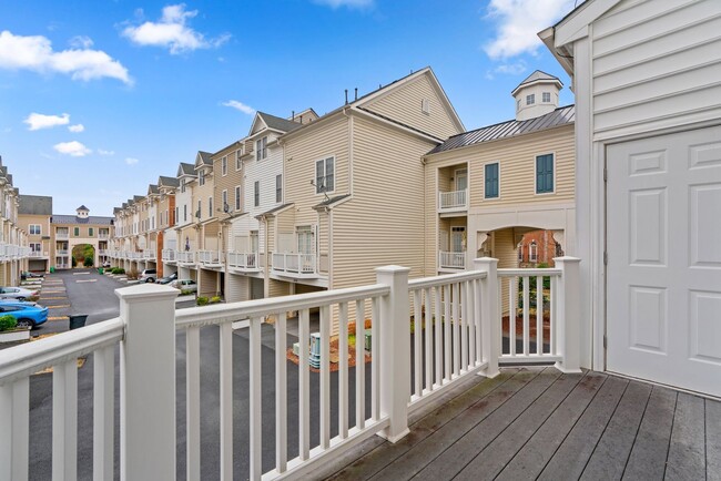 Building Photo - 3 Bed 2.5 Bath - Gaithersburg Townhouse - ...