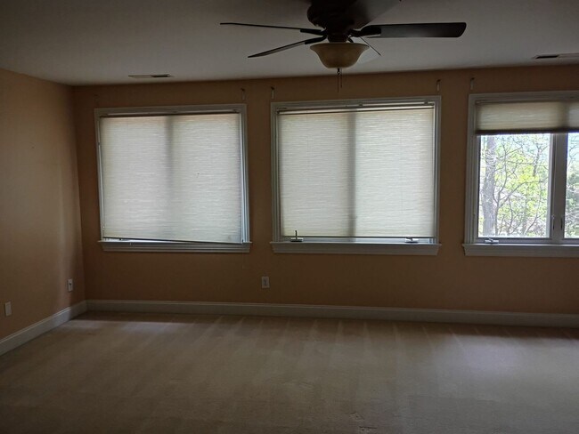Building Photo - Luxury Living: 4 Bedroom home in Chapel Hill w/ spacious interior | 2 Year Lease Term