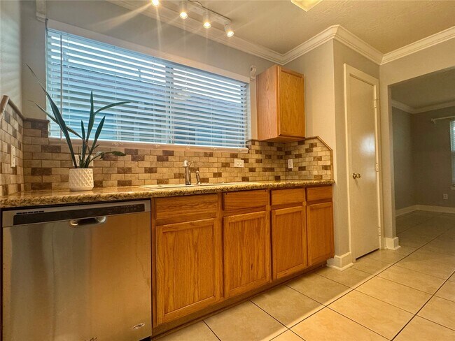 Building Photo - 9910 Farrell Dr