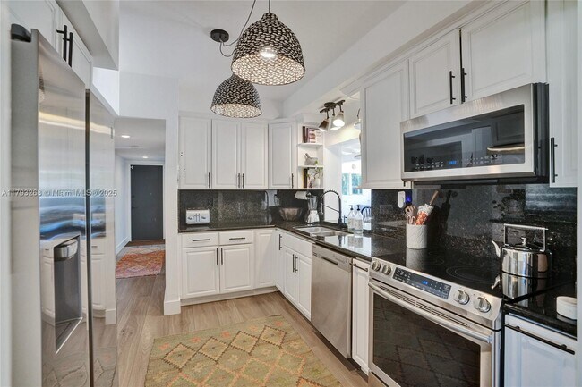 Building Photo - 17505 SW 90th Ave