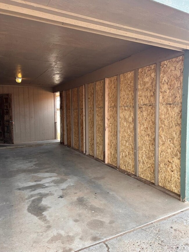 Building Photo - 906 Sagebrush Rd