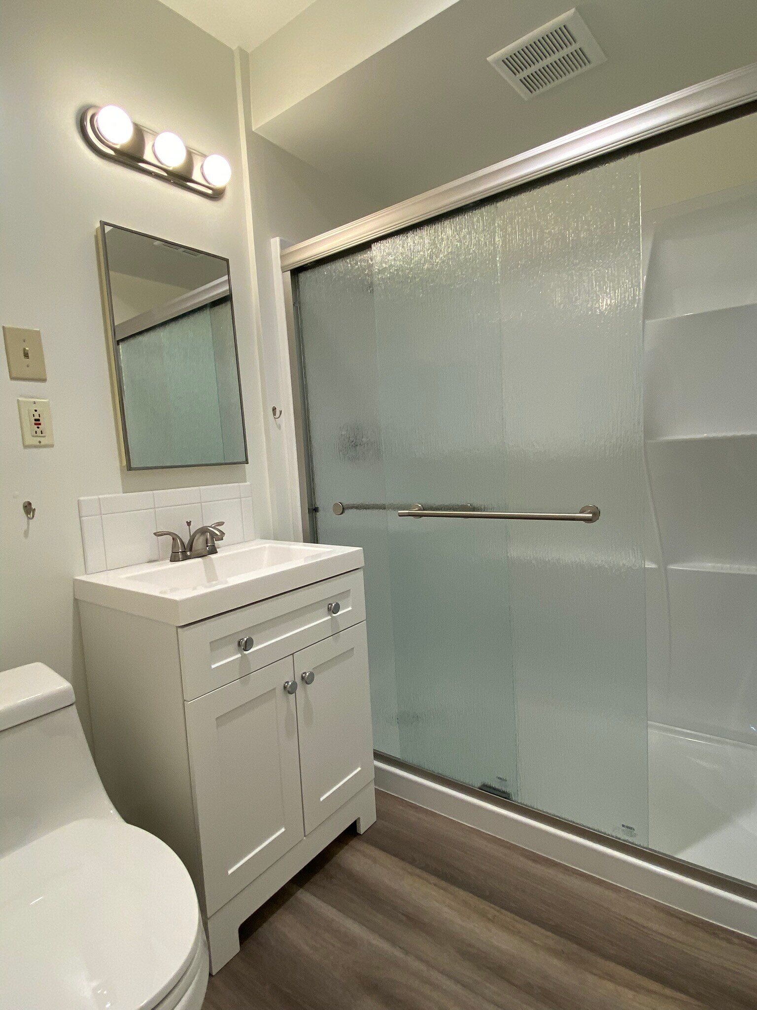 Remodeled bathroom - 831 N Zeyn St
